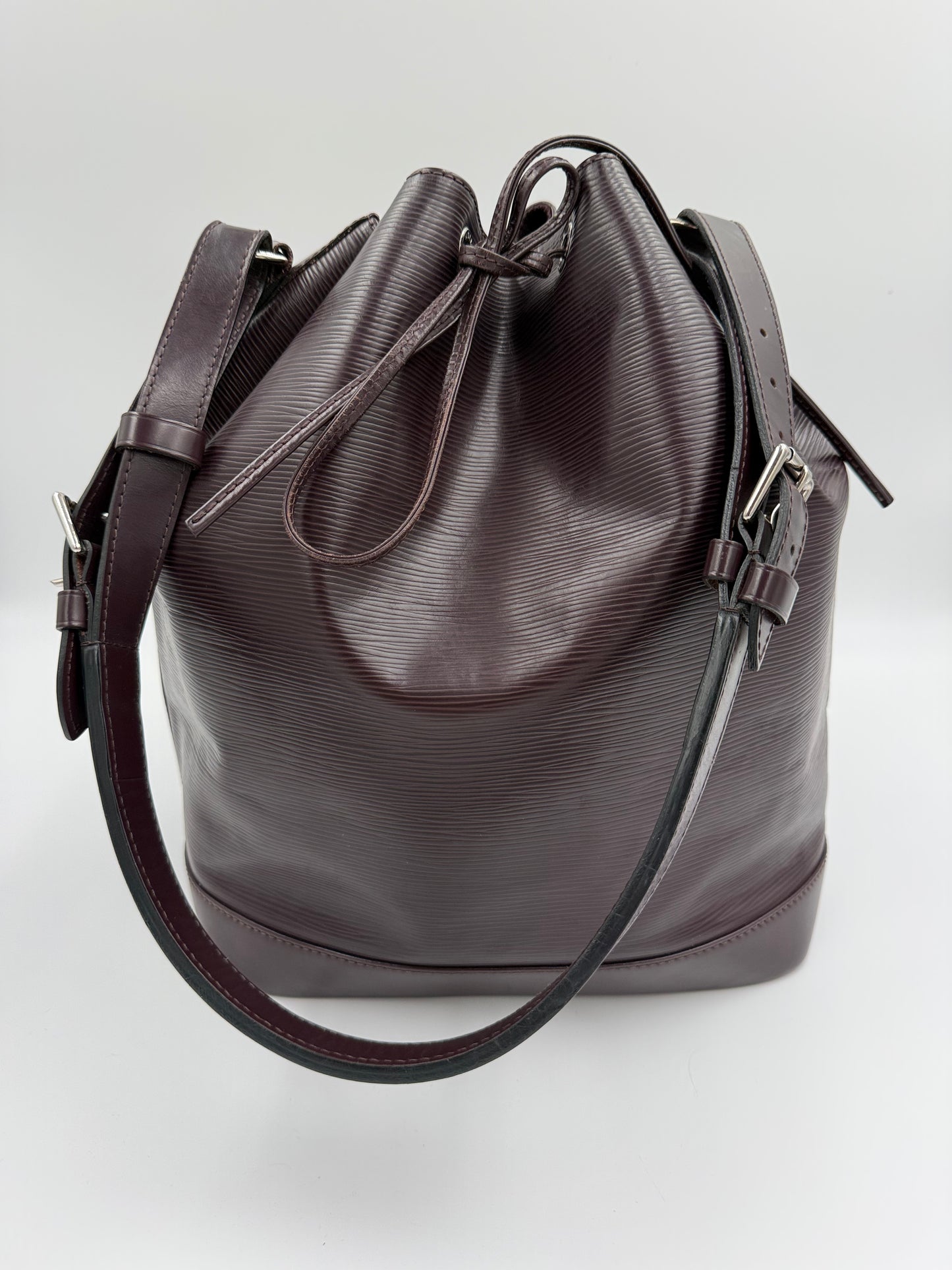 B206 LV Plum Epi Noe MM Bucket Bag TJ4113