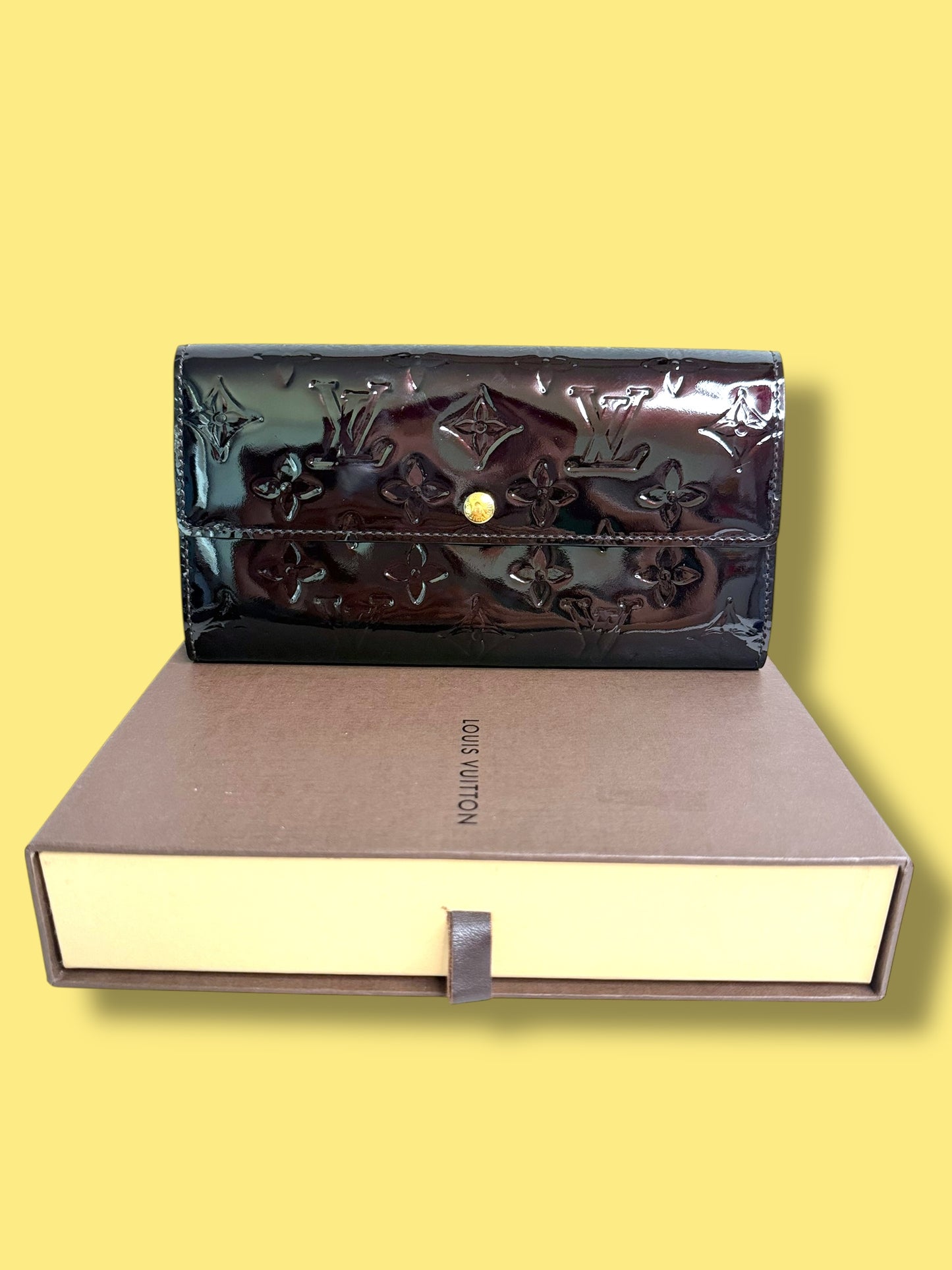 Clean* W94 LOUIS VUITTON Vernis Amarante Sarah Wallet TH0088