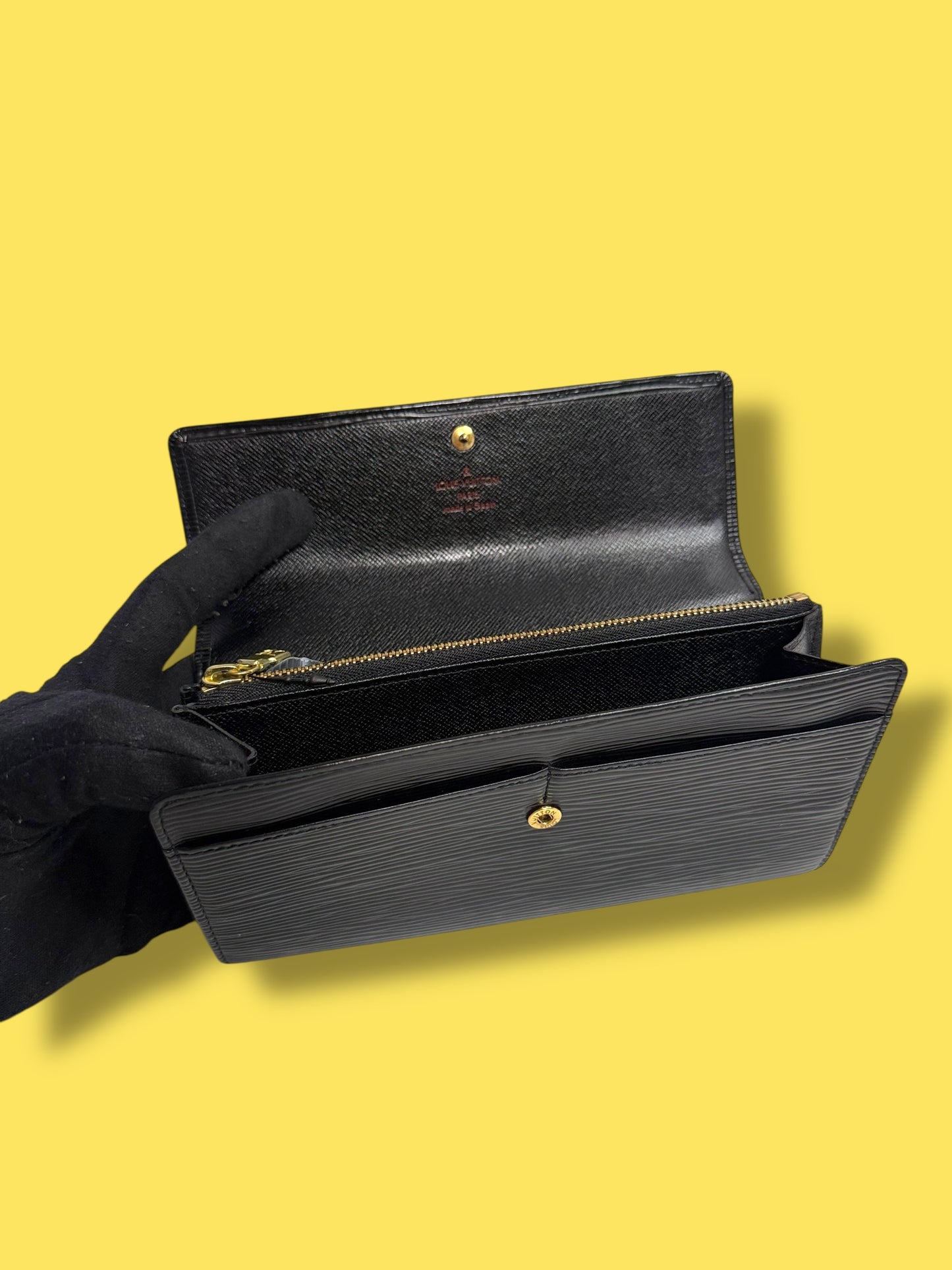 TBC115 LOUIS VUITTON Black Epi Leather Sarah Wallet with 2 card slots CA0021