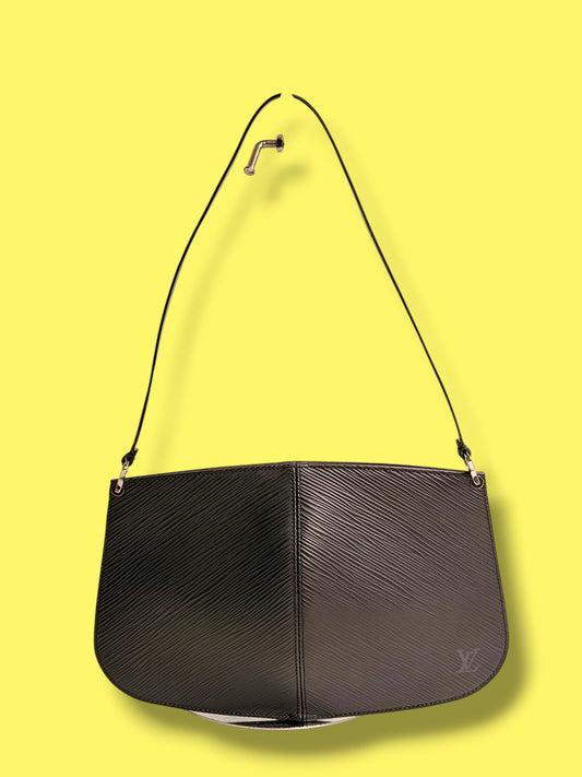 TBC109 LOUIS VUITTON Rare Black Epi Leather Demi-Lune Pochette Shoulder Bag SP0041