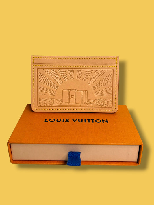 W84 LOUIS VUITTON Vachetta Leather Voyages Trunk Motif Card Holder LA2196