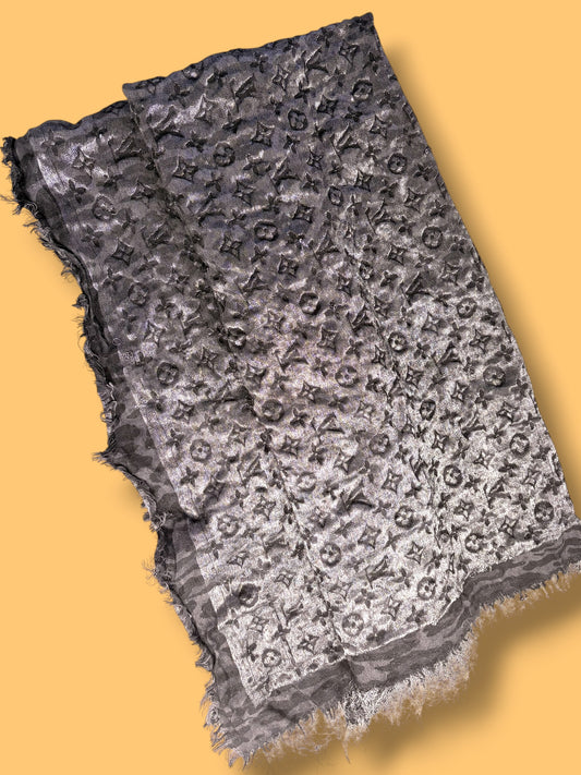 J462 LOUIS VUITTON Black Metallic Monogram Shawl 47% Silk 17% Wool RT0138