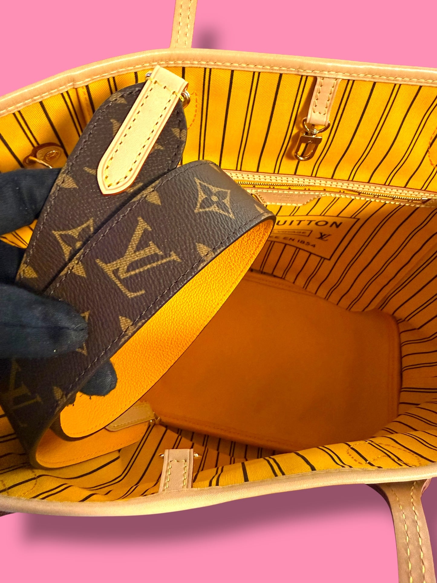 NEW MODEL TBC138 LOUIS VUITTON Monogram Jaune Safran Neverfull Bandouliere Inside Out MM Microchip with Strap