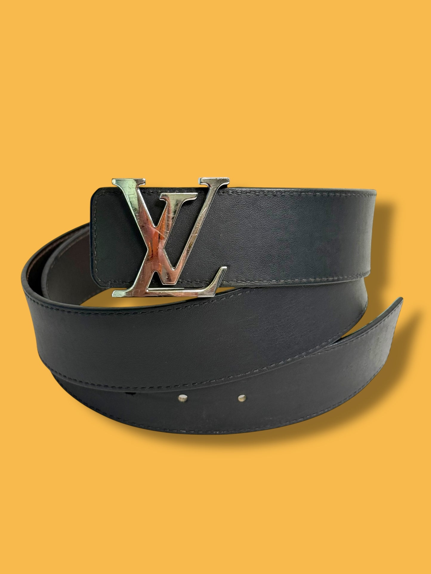 J439 LOUIS VUITTON Initials Black Calfskin Reversible Belt Size 95/38 CA1102