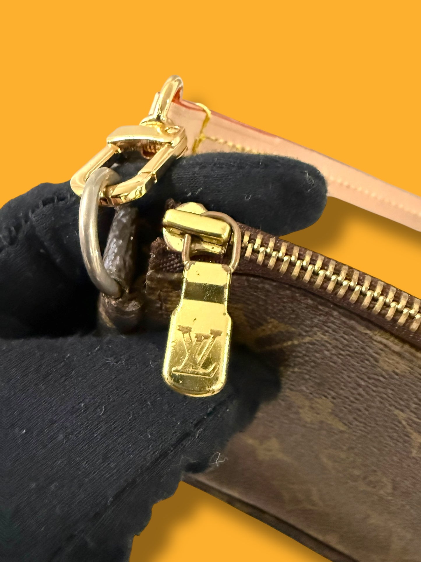 FRIDAY DROP FOR 12 HOURS ONLY B70 LV Monogram Pochette Accessories Shoulder Bag with Unbranded Strap VI1023