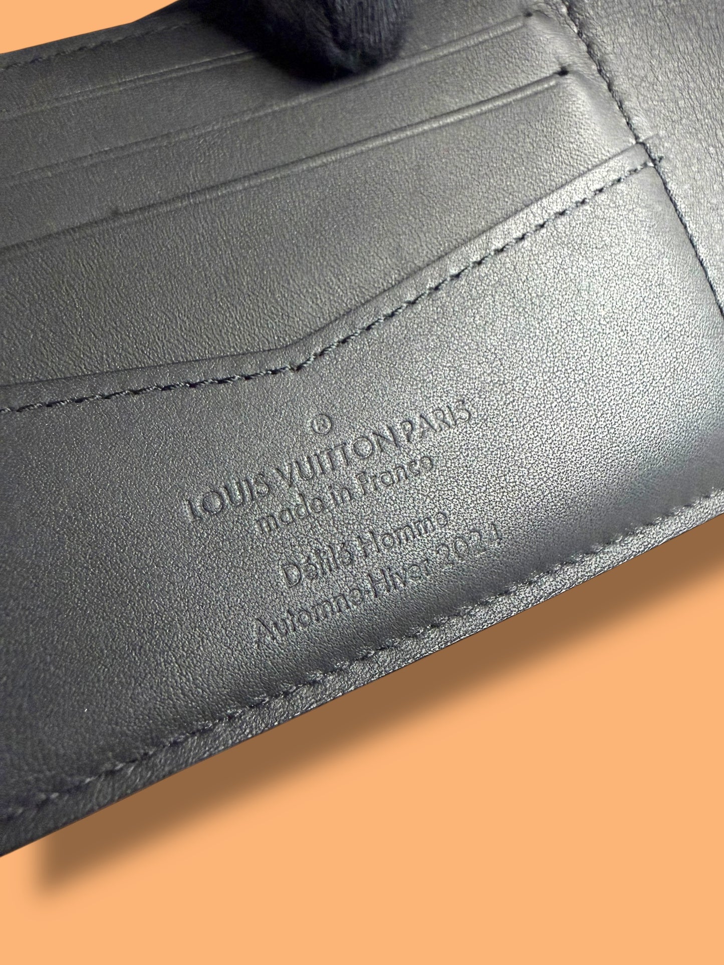 W113 LOUIS VUITTON Rare Autumn 2024 Dusk Monogram Calfskin Leather Men's bifold Wallet Microchipped