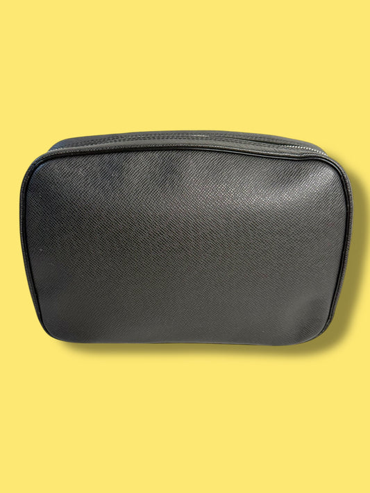 TBC205 LOUIS VUITTON Black Taiga Leather Trousse 27 CA4152