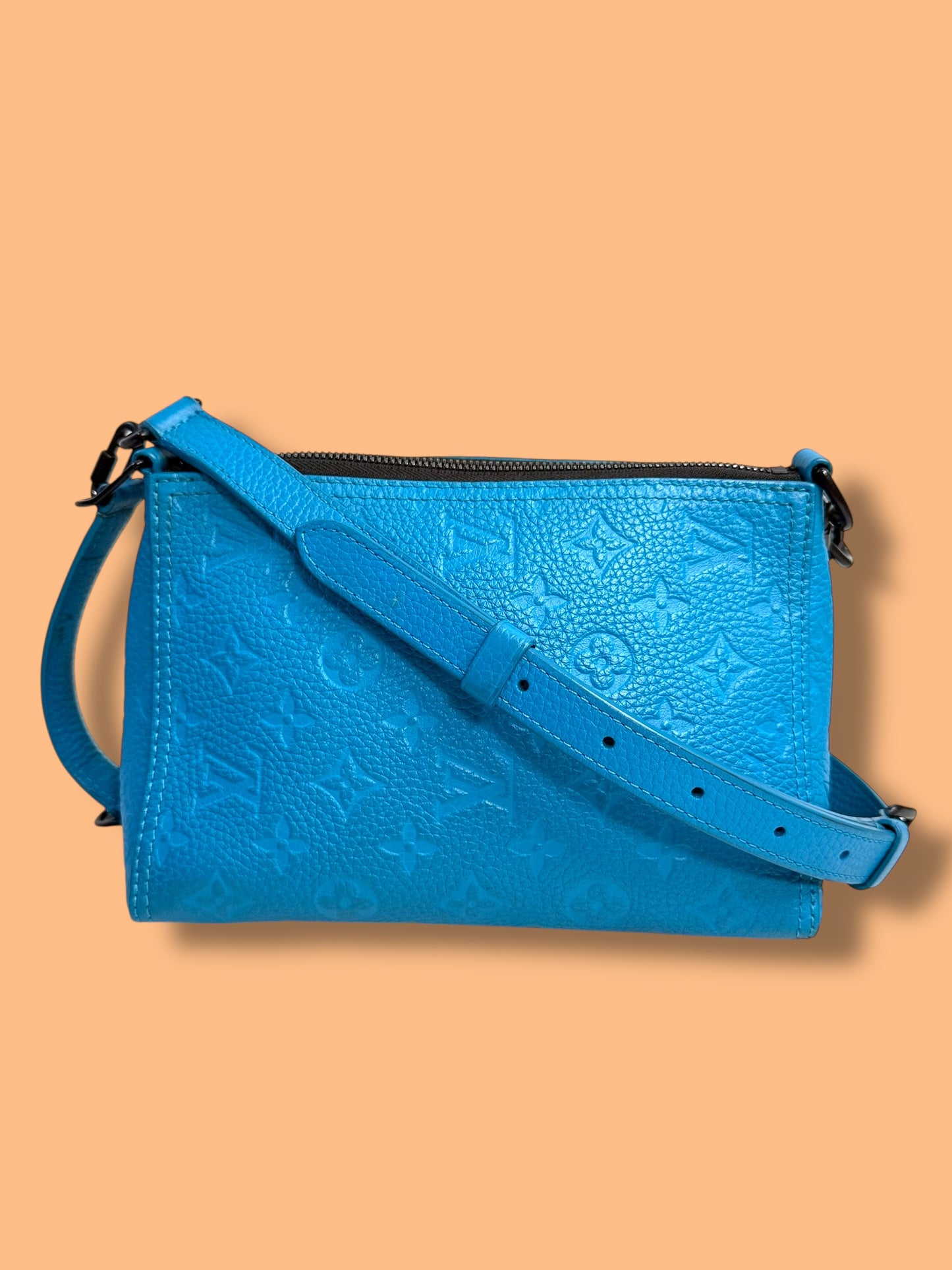 TBC261 LOUIS VUITTON Blue Lagoon Empreinte Pochette Volga Clutch Crossbody AR4169