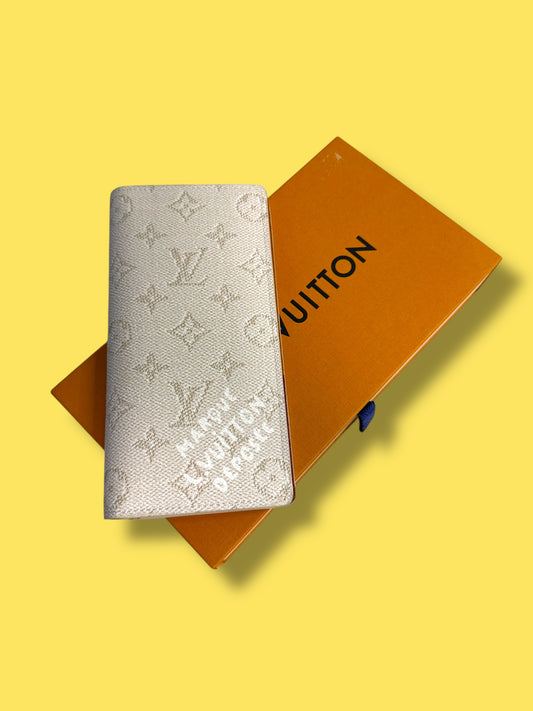 New Model W62 LOUIS VUITTON Autumn 2025 Monogram Heritage Brazza Wallet Microchipped