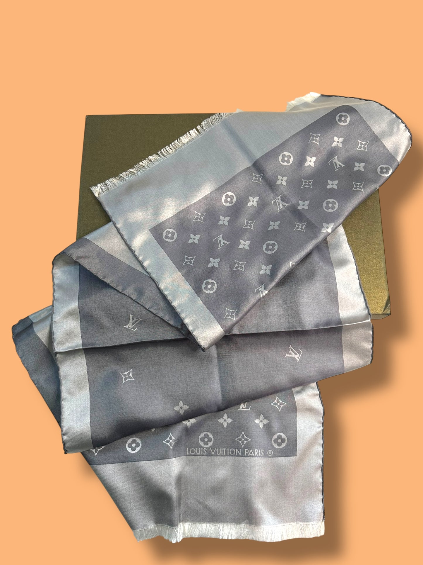 J472 LOUIS VUITTON Metallic Gray Silk Scarf