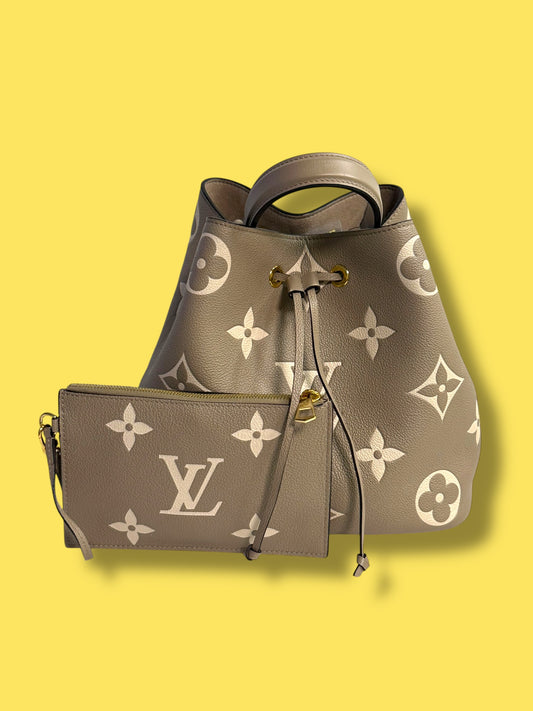 $3200 srp TBC128 LOUIS VUITTON Bicolor Empreinte Dove/Cream NeoNoe MM with Pouch Microchipped