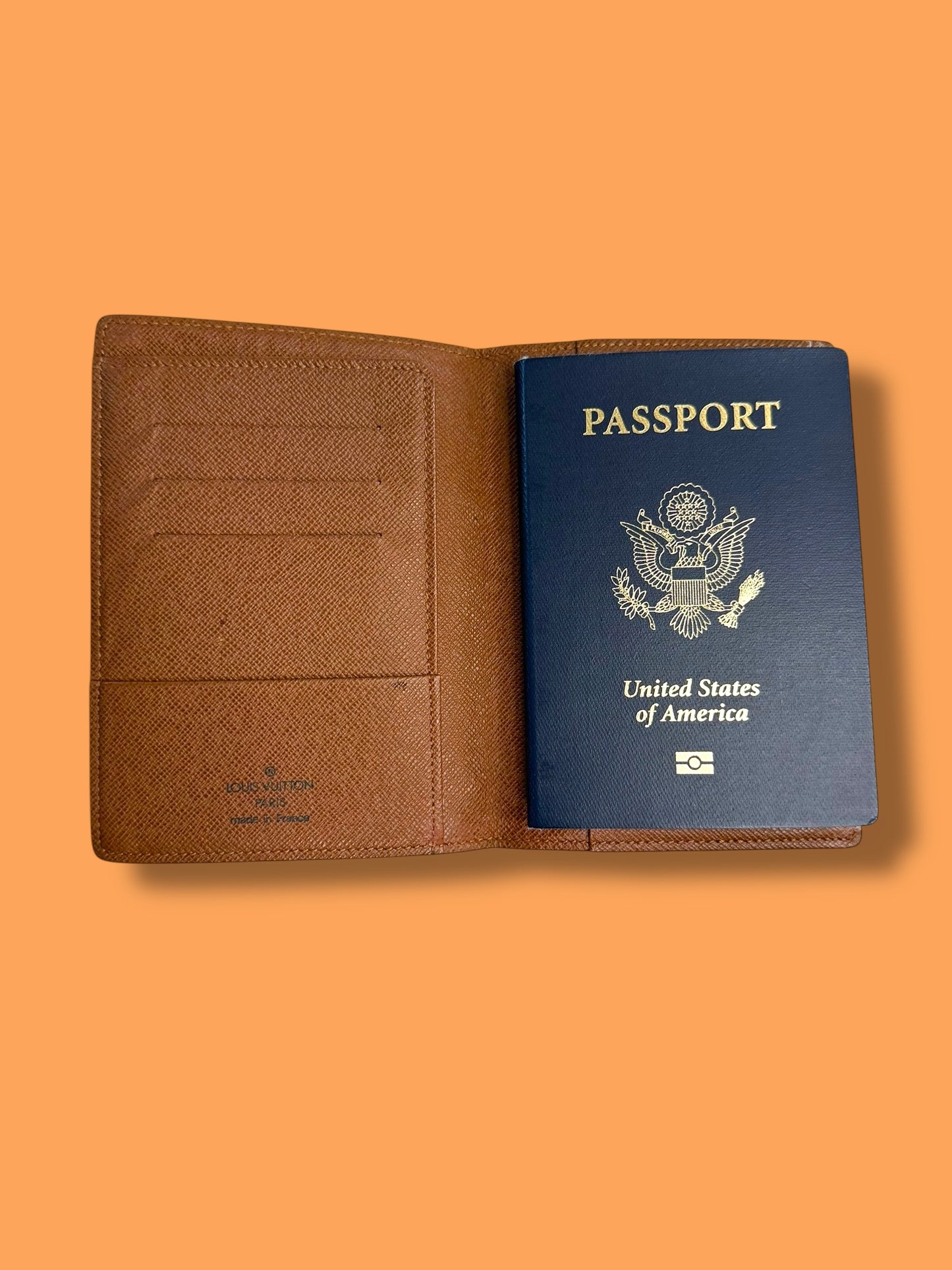 W130 LOUIS VUITTON Monogram Passport Case AR0046