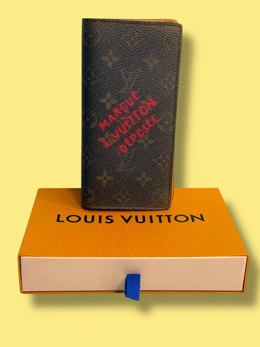 W53 LOUIS VUITTON Dust Monogram 2024 Brazza Wallet Microchipped