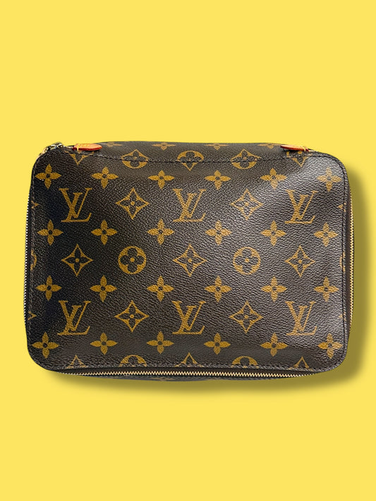 TBC113LOUIS VUITTON 2020 Monogram Cube MM Toiletry Bag Microchipped / FW1200