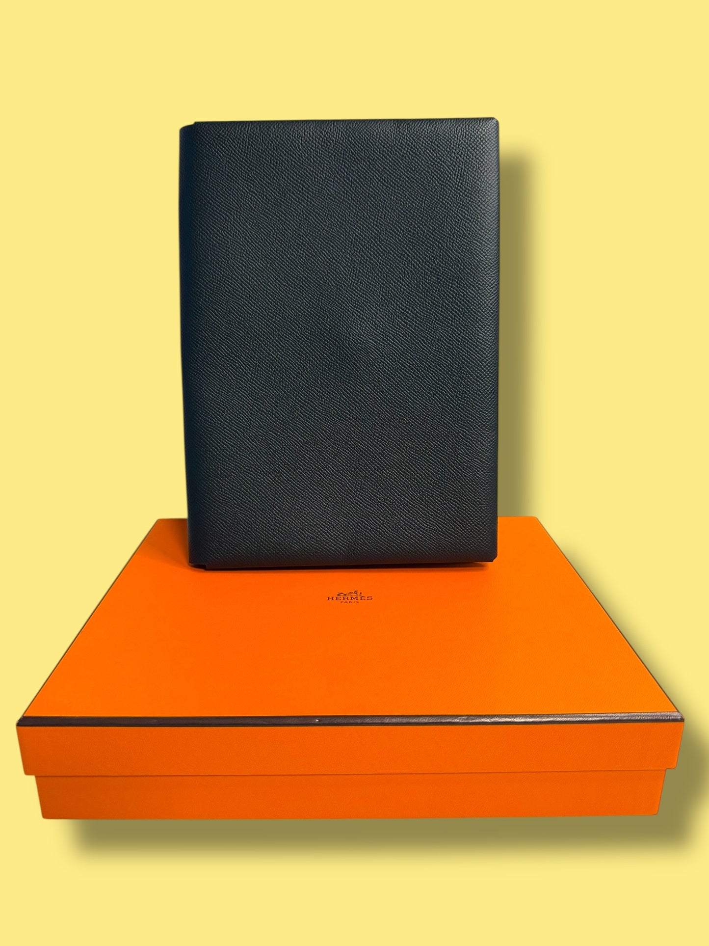 TBC91 HERMES 2017 Noir Leather Calvi GM Snap Clutch Stamp A