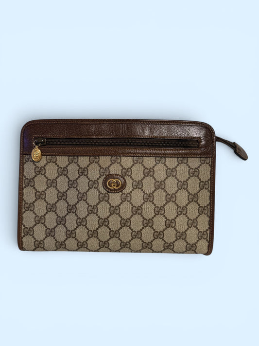 B684 GUCCI GG Supreme Canvas Clutch Bag